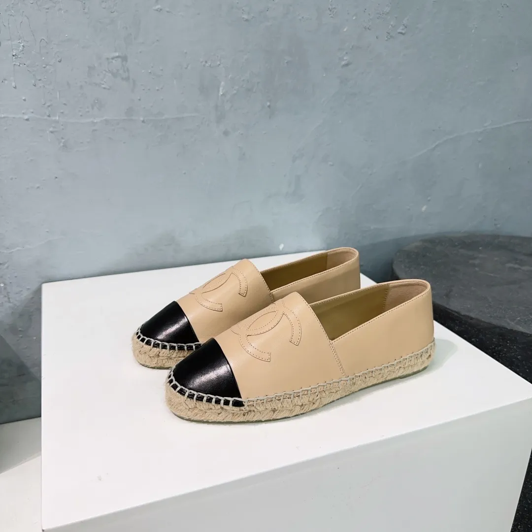👟👟Ex-factory price 420👟👟 🌈🌈Hawaiian Holiday Series🏖️24 new colors 🌟🌟CHANEL🌟🌟Chanel's new hemp rope sole fisherman's shoes. 🔥🔥The upper is made of imported printed cloth, the inner pad is silk sheepskin, super soft sheep feet, and the original rubber-injected translucent rubber original color espadrille sole. 🐎Size: 35-40 (34, 41, 42 can be customized, non-refundable)